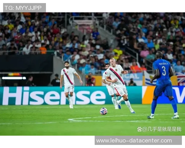 西甲激战曼城险胜那不勒斯争议判罚引发全场热议