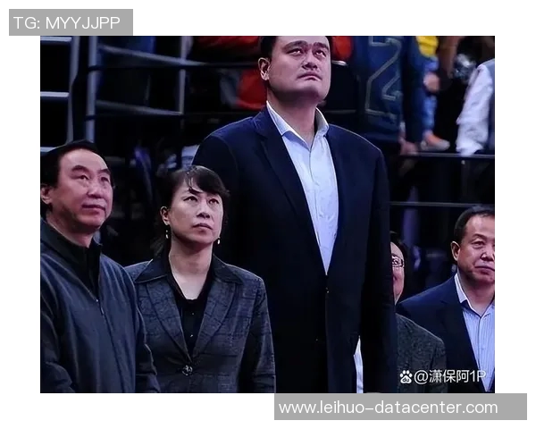 姚明在采访中动情落泪回忆篮球生涯与家人支持的感人瞬间