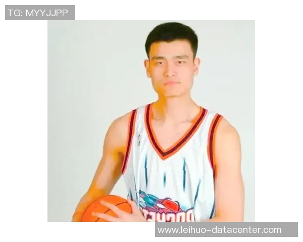姚明新秀赛季精彩瞬间回顾与篮球成长历程解析