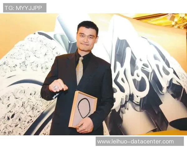 姚明职业生涯中的荣誉与成就揭秘他获得的多个戒指背后的故事