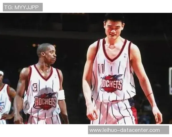 泰勒对姚明的深刻评价与两位篮球巨星的传奇故事交汇