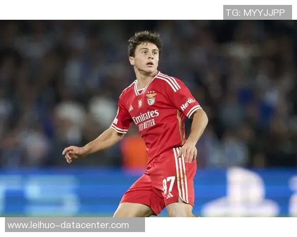 本菲卡小胜巴黎圣日耳曼友谊赛精彩瞬间引发全场热烈反响