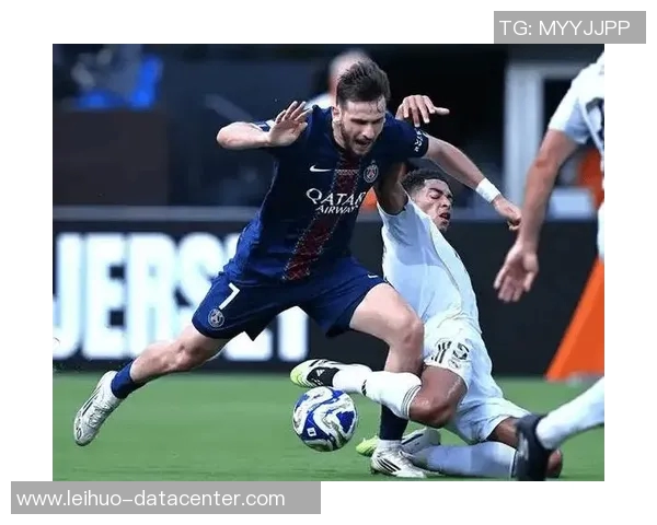 中超精彩对决巴黎圣日耳曼与尤文图斯激战成平局全场沸腾瞬间回顾 中超精彩对决巴黎圣日耳曼与尤文图斯激战成平局全场沸腾瞬间回顾