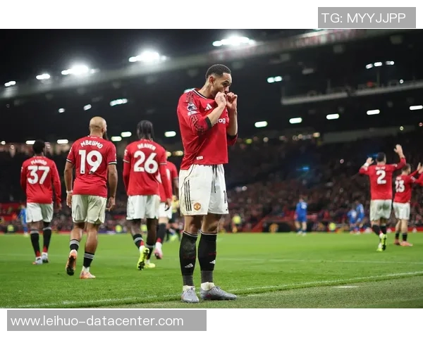 西甲激战：那不勒斯与曼联战平点球大战成焦点瞬间引爆全场