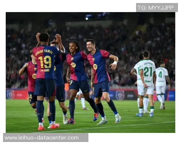 友谊赛精彩对决尤文图斯与巴萨战成平局红牌事件引发全场热议