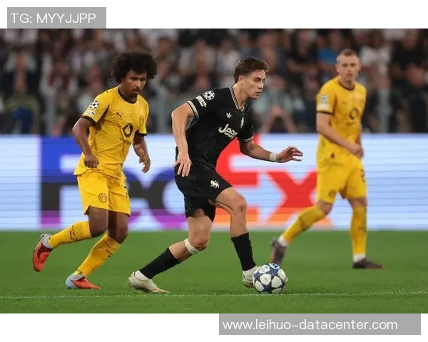 友谊赛精彩对决尤文图斯与拜仁战成平局神扑瞬间引发全场热烈反响